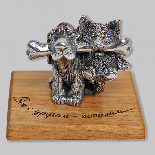 Фигурка "Все с другом - пополам..." (собачки с костью)