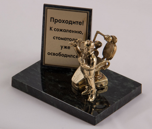 Фигурка на камне "Стоматолог" фото 2