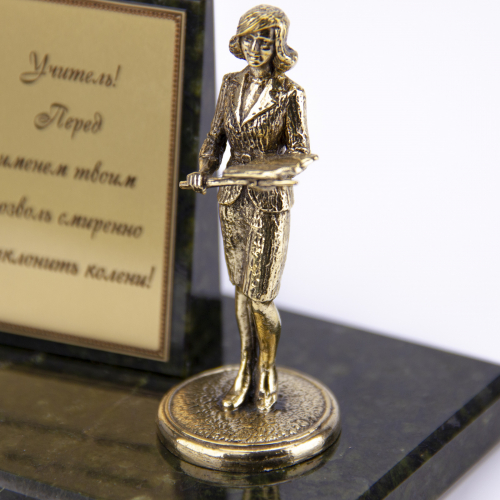 Фигурка на камне "Учитель женщина" фото 2