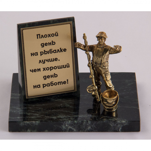 Фигурка на камне "Рыбак с ведром"