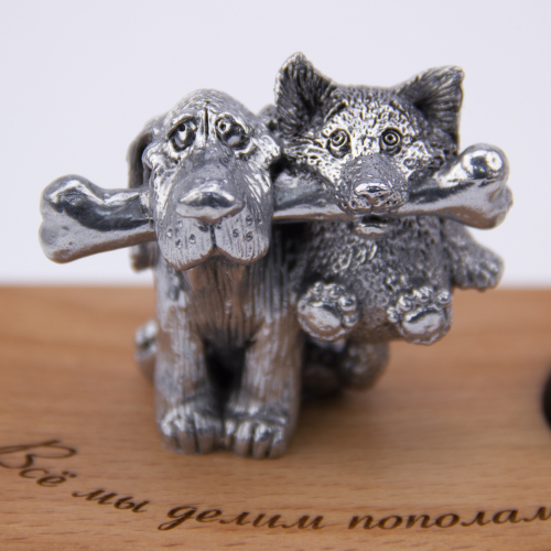 Подсвечник с мерцающей  LED- свечой(собачки с костью) — "Всё мы делим пополам…" фото 3
