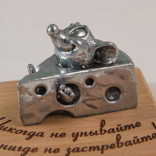 Фигурка "Никогда не унывайте и нигде не застревайте!" (мышь застряла в сыре) фото 3