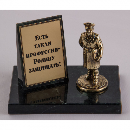 Фигурка на камне "Генерал"