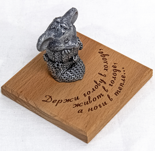 Фигурка "Держи голову в холоде, живот в голоде, а ноги в тепле..." (мышка в варежке) фото 2